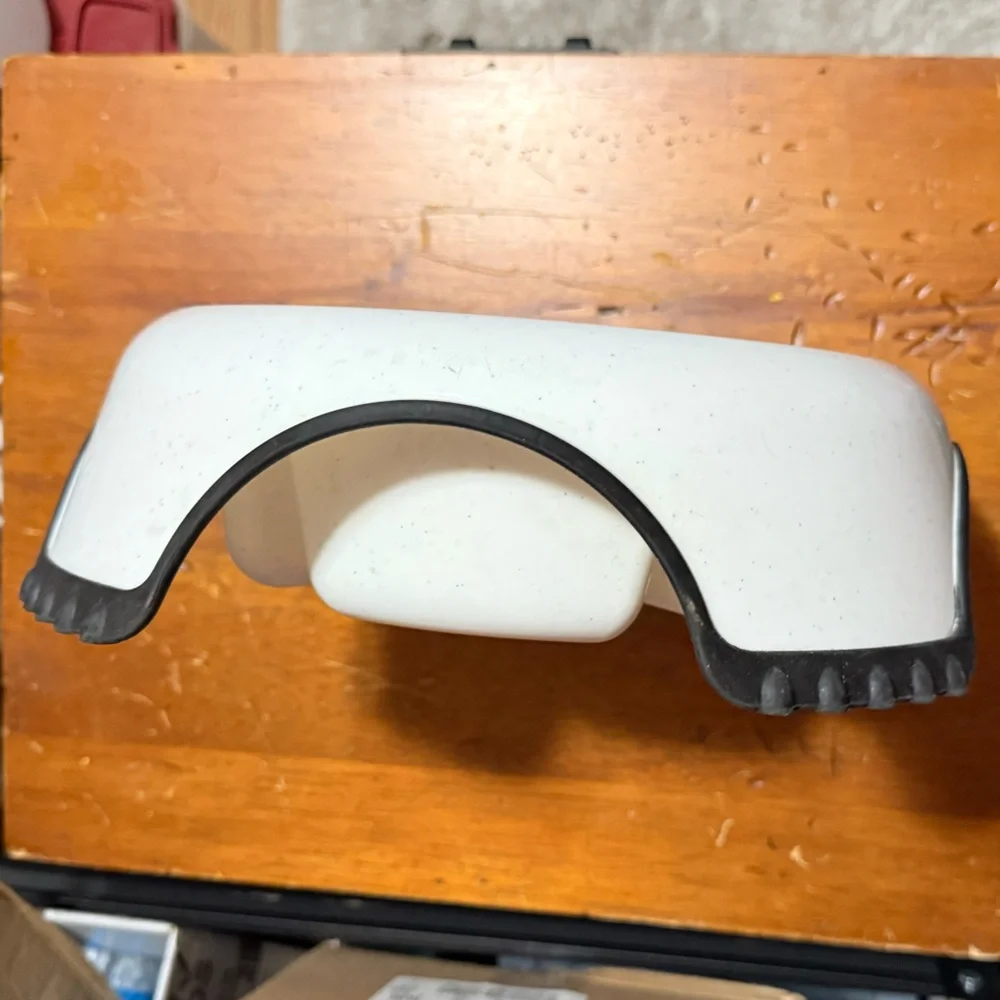 2 - 9” JW Pet Company SkidStop Slow Feed Dog Bowls.SKID RESISTANT ,Like New!